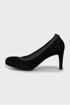 Suede shoes with elastic band