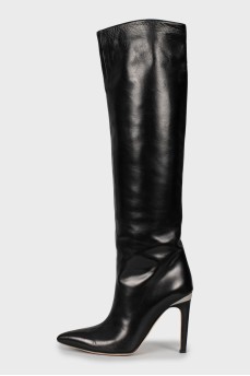 Leather boots with pointed toe