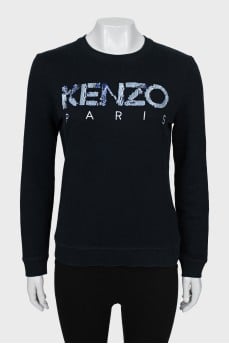 Sweatshirt decorated with sequins