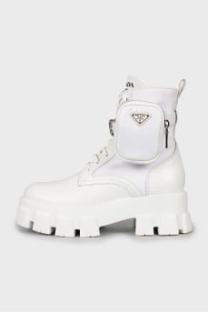 White boots Monolith