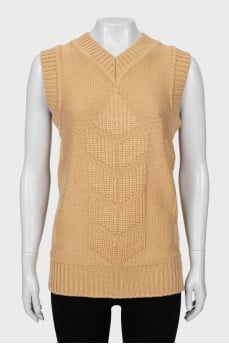 Knitted vest with V-neck