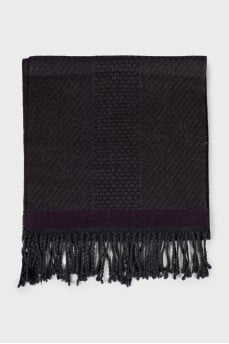 Wool scarf with fringe