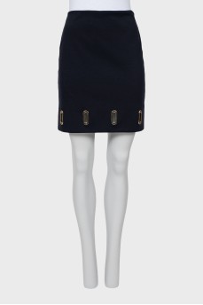 Straight skirt decorated with eyelet