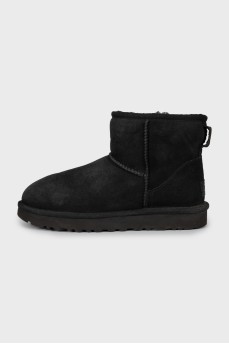 Warm black ugg boots