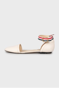Ballerinas with embossed leather