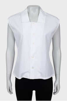 White sleeveless blouse