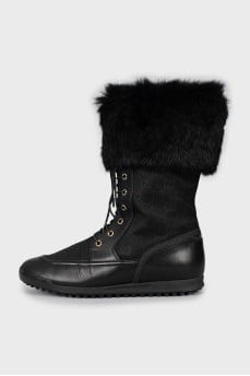 Boots in signature print with fur