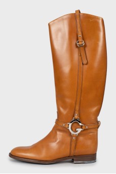 Brown boots with metal logo