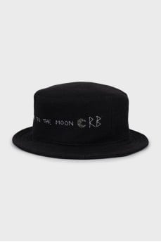 Wool hat with embroidery