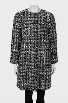 Straight-cut coat without collar