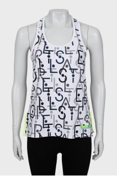 Sports T-shirt with slits on the sides