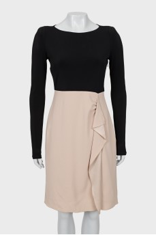 Two-tone dress with voluminous shoulders