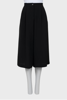 High-waisted black culottes