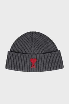 Wool hat with tag