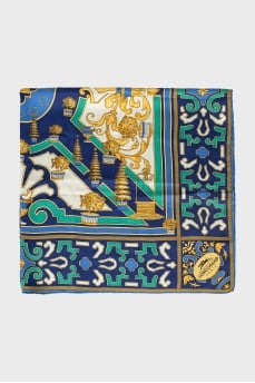 Scarf in a bright print