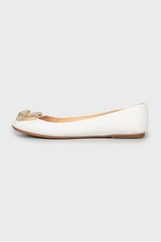 White leather ballet shoes with decor