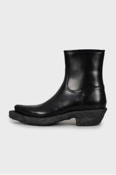 Leather boots with tag