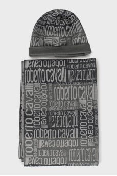 Set of hat and scarf in signature print