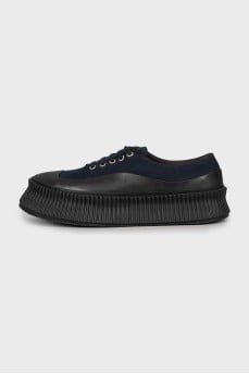 Men's sneakers with textured soles