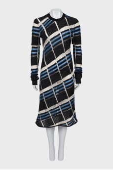 Knitted dress of combined color