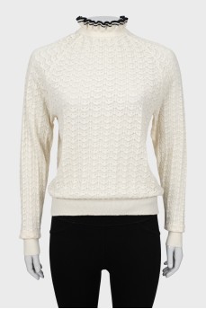 Oversized sweater with ruffled collar