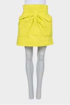 Yellow skirt decorated with a bow