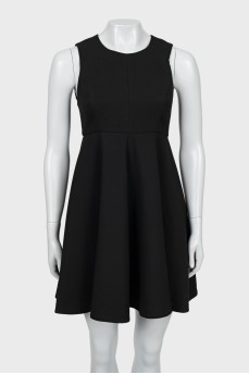 Sleeveless fitted black dress