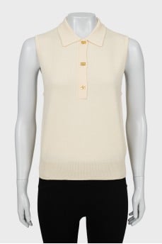 Beige vest with tag