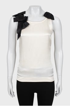 Silk T-shirt decorated with bows