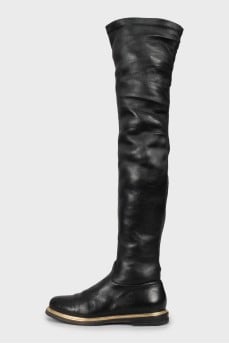 Low-heeled leather boots