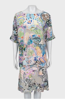 T-shirt and skirt suit