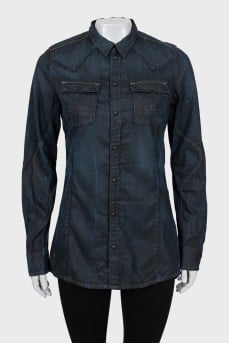 Fitted shirt with buttons