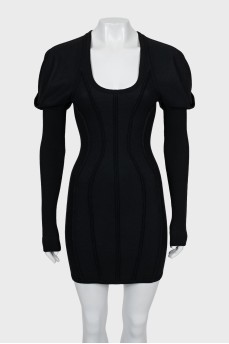 Bodycon dress with voluminous shoulders
