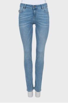 Skinny jeans decorated with embroidery