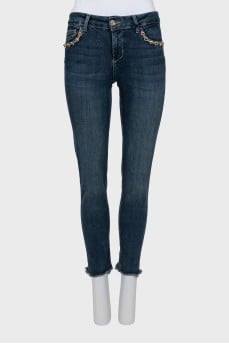 Blue jeans with decorative pockets