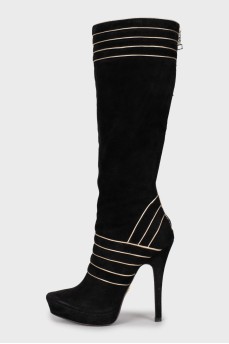 Suede boots with raised seams