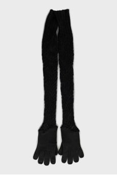 Long knitted gloves