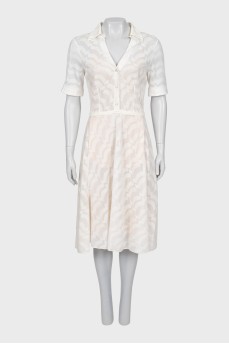 Fitted dress with pattern