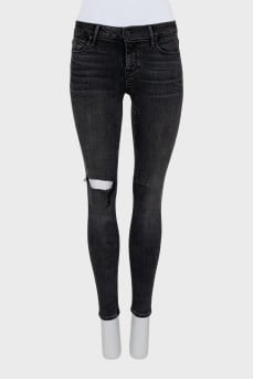 Skinny jeans with ripped effect
