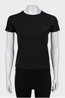 Cropped T-shirt decorated with lace