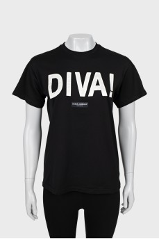 T-shirt with raised print and tag