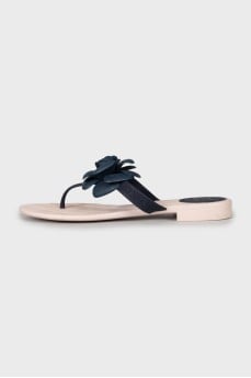 Rubber flip-flops decorated with flowers
