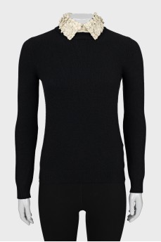 Sweater with decorated collar