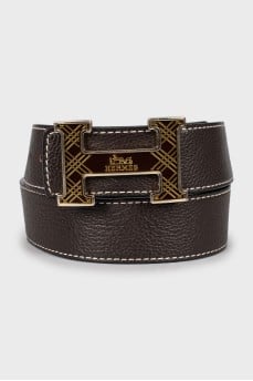 Reversible belt with logo buckle