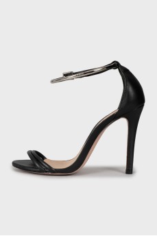 Leather sandals with metal bracelet