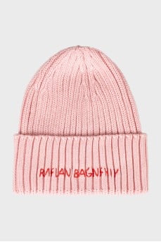 Ribbed hat with embroidered logo