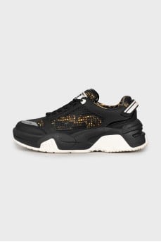 Men's sneakers decorated with mesh