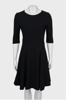 Fitted dress with raised seams