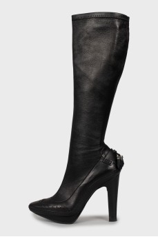 Perforated boots with almond toe