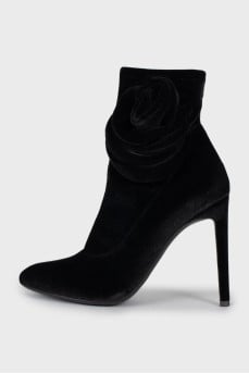 Textile ankle boots decorated with flowers